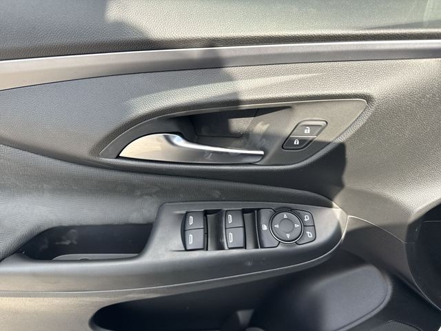 Buick Envista Vehicle Full-screen Gallery Image 13