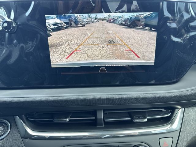 Buick Envista Vehicle Full-screen Gallery Image 17