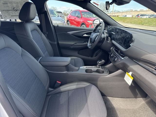 Buick Envista Vehicle Full-screen Gallery Image 23