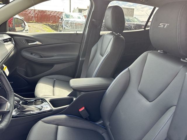 Buick Encore GX Vehicle Full-screen Gallery Image 11