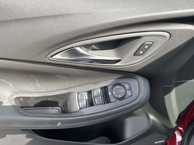 Buick Encore GX Vehicle Full-screen Gallery Image 13