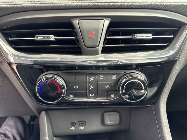 Buick Encore GX Vehicle Full-screen Gallery Image 18