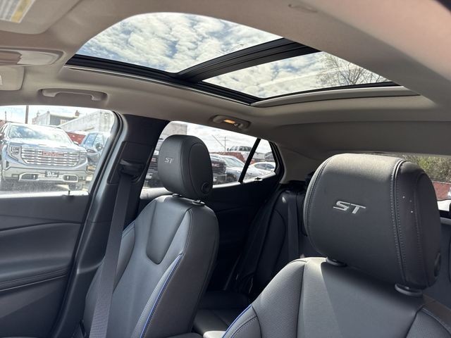 Buick Encore GX Vehicle Full-screen Gallery Image 21