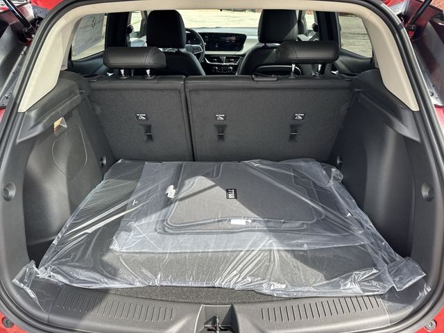 Buick Encore GX Vehicle Full-screen Gallery Image 23