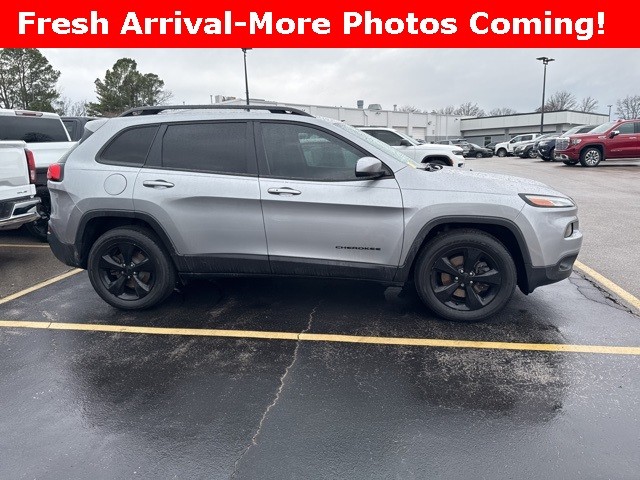 Jeep Cherokee Vehicle Full-screen Gallery Image 06