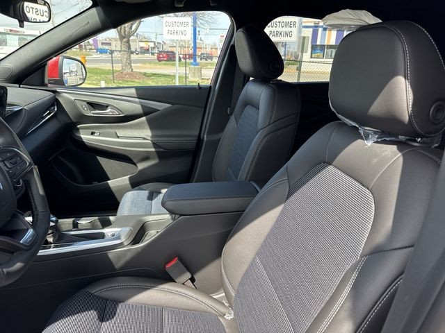 Buick Envista Vehicle Full-screen Gallery Image 11