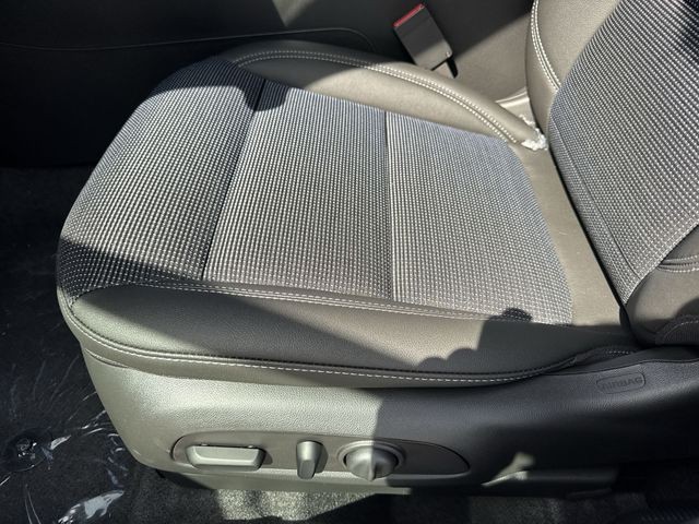 Buick Envista Vehicle Full-screen Gallery Image 12