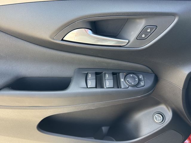 Buick Envista Vehicle Full-screen Gallery Image 13