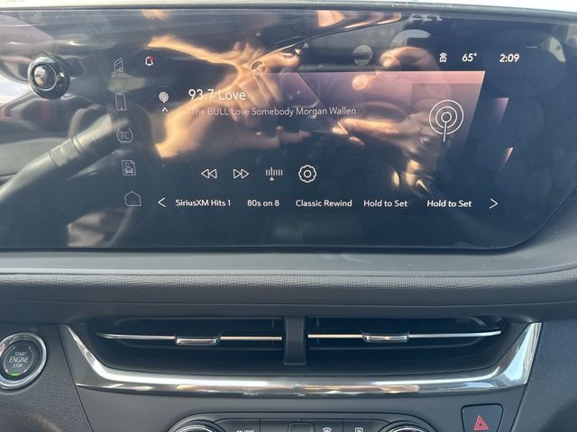 Buick Envista Vehicle Full-screen Gallery Image 16