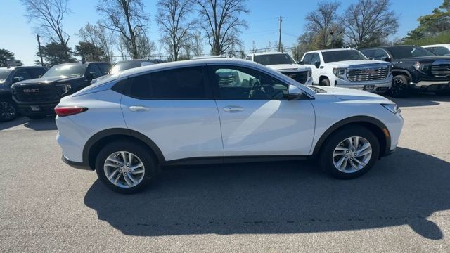 Buick Envista Vehicle Full-screen Gallery Image 09