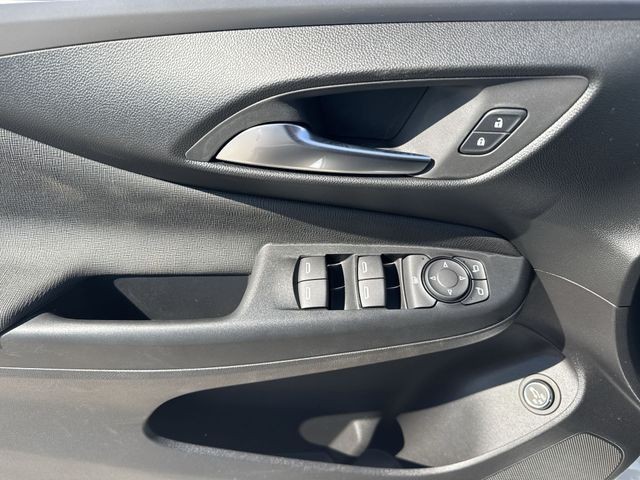 Buick Envista Vehicle Full-screen Gallery Image 13