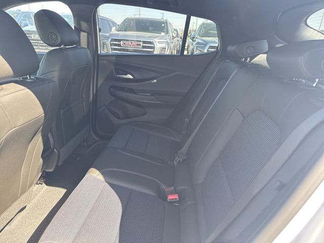 Buick Envista Vehicle Full-screen Gallery Image 21