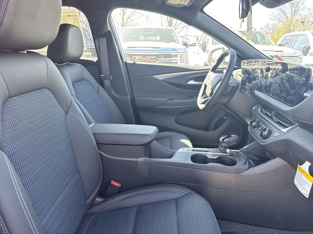 Buick Envista Vehicle Full-screen Gallery Image 23