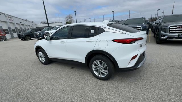 Buick Envista Vehicle Full-screen Gallery Image 06