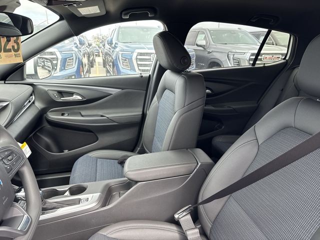 Buick Envista Vehicle Full-screen Gallery Image 11