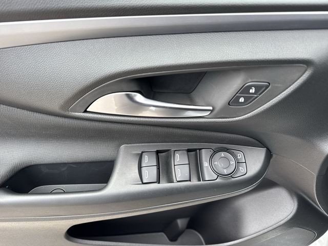 Buick Envista Vehicle Full-screen Gallery Image 13