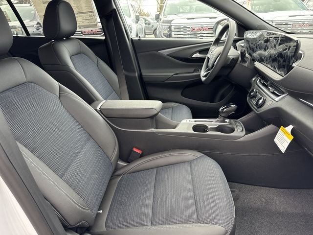 Buick Envista Vehicle Full-screen Gallery Image 23