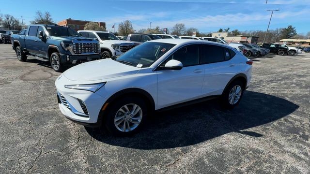 Buick Envista Vehicle Full-screen Gallery Image 04