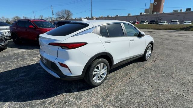 Buick Envista Vehicle Full-screen Gallery Image 08