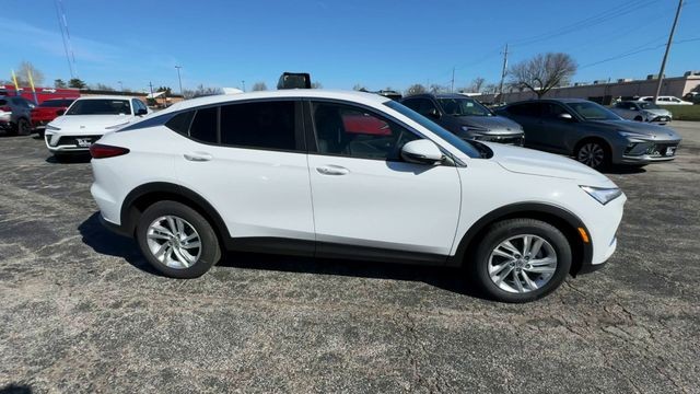 Buick Envista Vehicle Full-screen Gallery Image 09