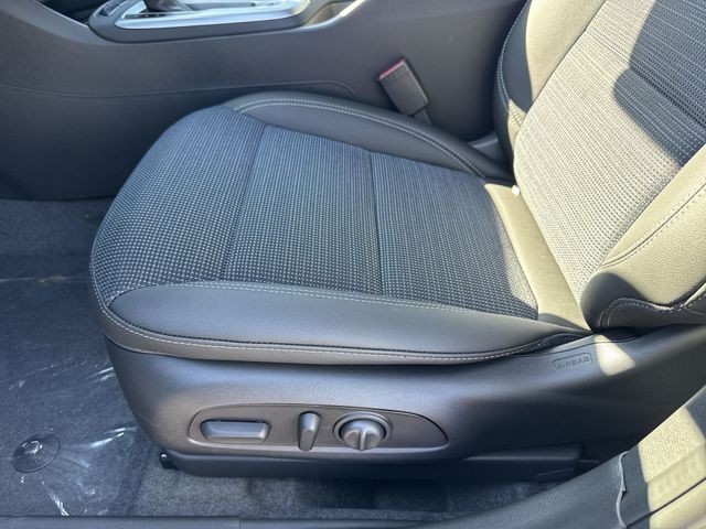 Buick Envista Vehicle Full-screen Gallery Image 12