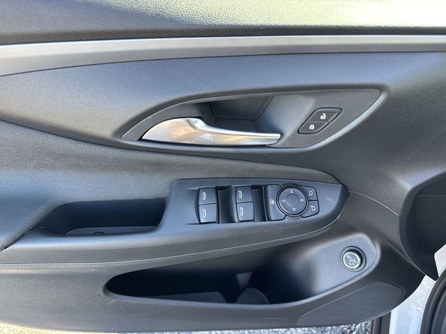 Buick Envista Vehicle Full-screen Gallery Image 13