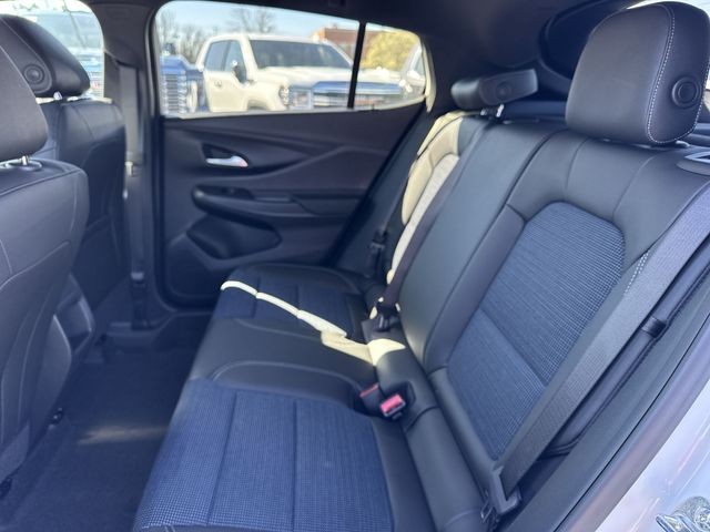 Buick Envista Vehicle Full-screen Gallery Image 21