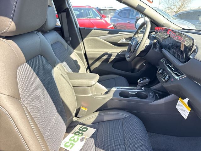 Buick Envista Vehicle Full-screen Gallery Image 23