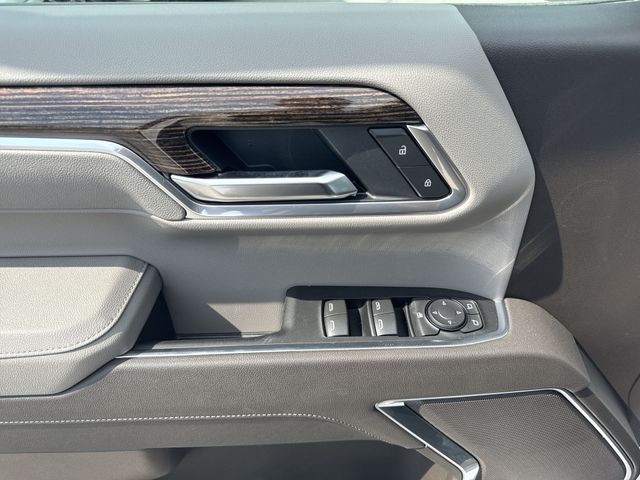 GMC Sierra 1500 Vehicle Full-screen Gallery Image 13