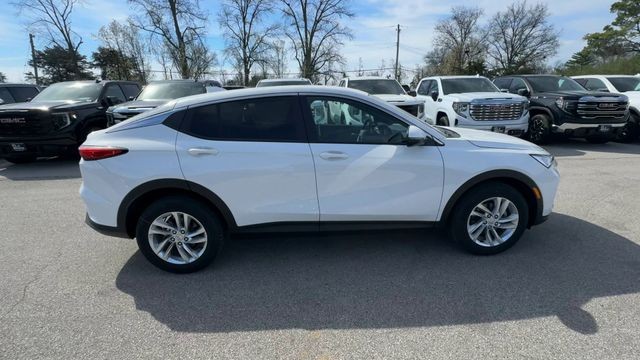 Buick Envista Vehicle Full-screen Gallery Image 09