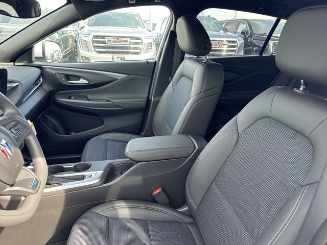 Buick Envista Vehicle Full-screen Gallery Image 11