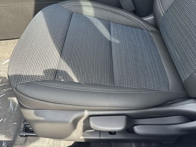 Buick Envista Vehicle Full-screen Gallery Image 12