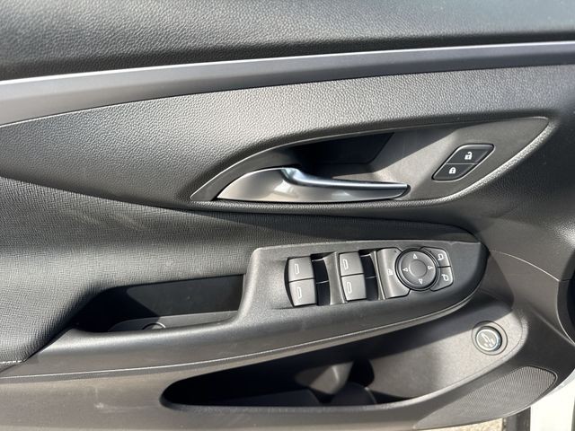 Buick Envista Vehicle Full-screen Gallery Image 13