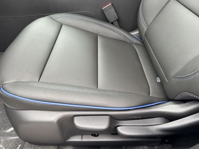 Buick Envista Vehicle Full-screen Gallery Image 12