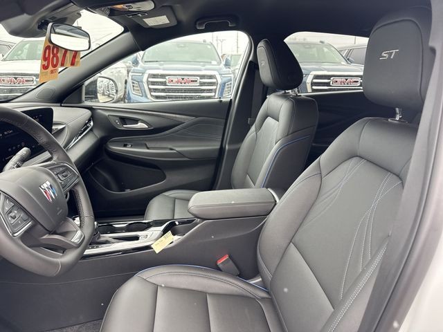 Buick Envista Vehicle Full-screen Gallery Image 10