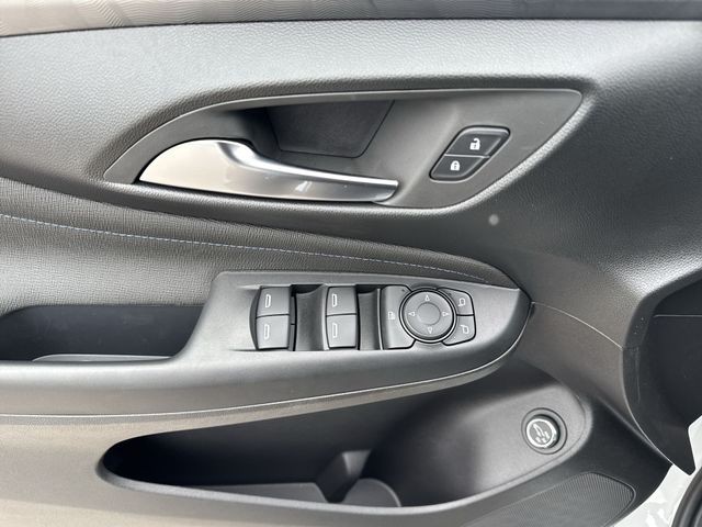 Buick Envista Vehicle Full-screen Gallery Image 12