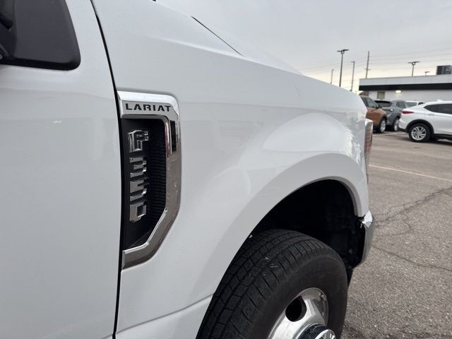 Ford Super Duty F-350 DRW Vehicle Full-screen Gallery Image 03