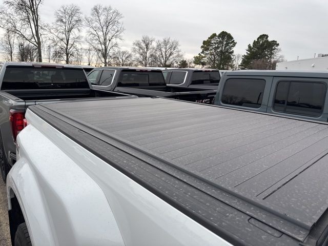 Ford Super Duty F-350 DRW Vehicle Full-screen Gallery Image 05