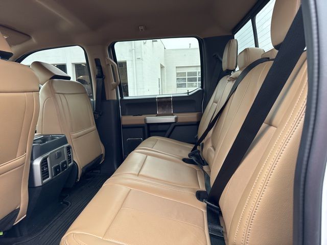 Ford Super Duty F-350 DRW Vehicle Full-screen Gallery Image 07