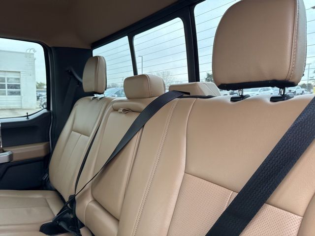 Ford Super Duty F-350 DRW Vehicle Full-screen Gallery Image 09