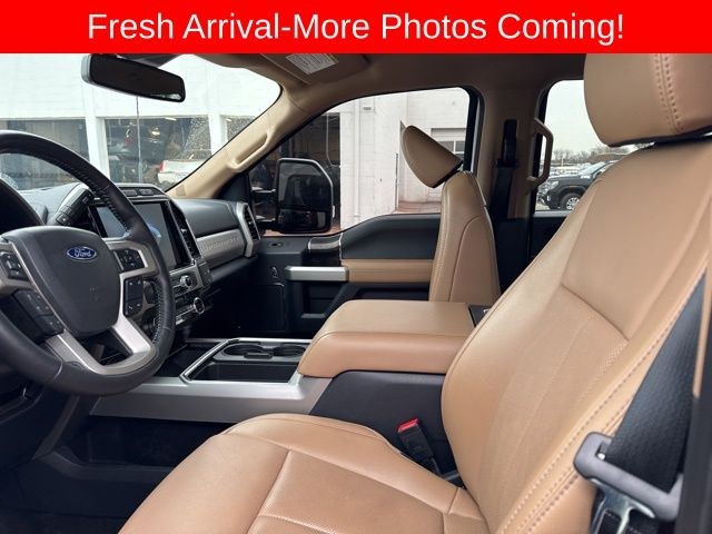 Ford Super Duty F-350 DRW Vehicle Full-screen Gallery Image 13