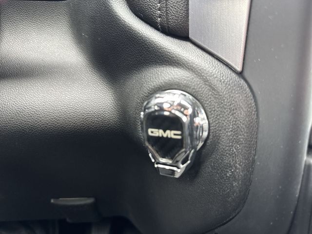 GMC Sierra 1500 Vehicle Full-screen Gallery Image 20