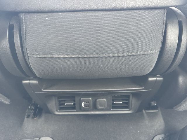 GMC Sierra 1500 Vehicle Full-screen Gallery Image 24