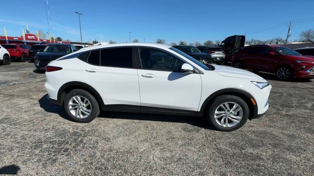 Buick Envista Vehicle Full-screen Gallery Image 09