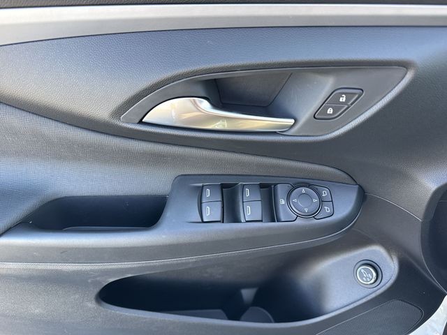 Buick Envista Vehicle Full-screen Gallery Image 13