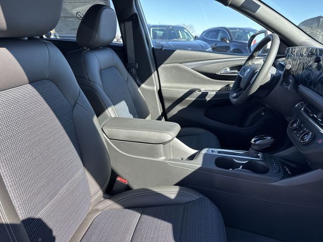 Buick Envista Vehicle Full-screen Gallery Image 23