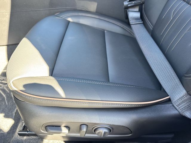 Buick Envista Vehicle Full-screen Gallery Image 12