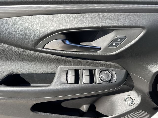 Buick Envista Vehicle Full-screen Gallery Image 13