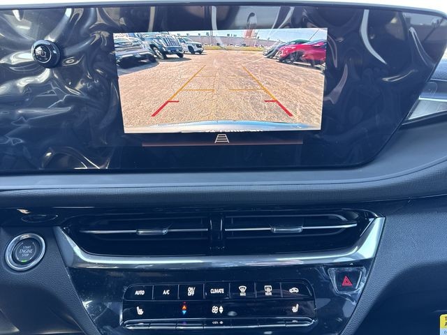 Buick Envista Vehicle Full-screen Gallery Image 17