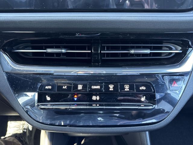 Buick Envista Vehicle Full-screen Gallery Image 18